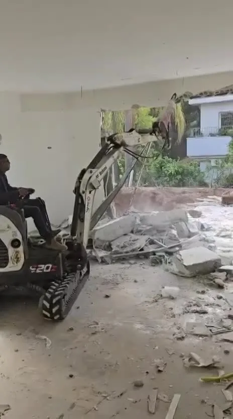 סרטון מעבודה של י.ד זהב — פרויקט שיפוץ ובניה 7 מתוך 22